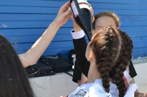 Məzun günü içib dava salan müəllimələr işdən qovuldu - Direktora töhmət elan olundu