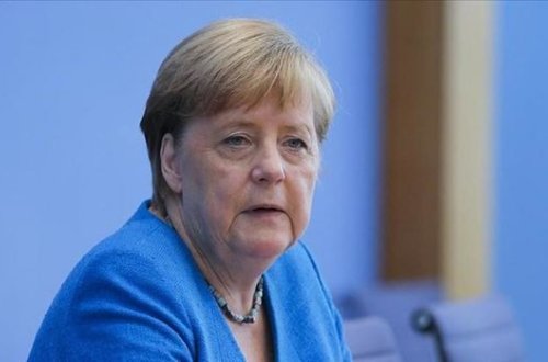 Merkeli canlı yayımda yuxu tutdu - VİDEO