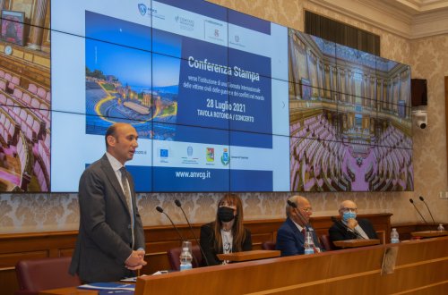 Səfir İtaliya Senatında Ermənistanın azərbaycanlı mülki əhaliyə qarşı törətdiyi cinayətlərdən danışıb