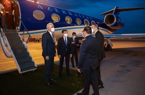 Азербайджан передал Узбекистану 50 тыс. доз вакцин от коронавируса - ФОТО