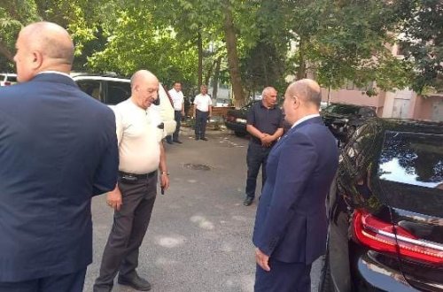 Nəsimi rayonunda şəhid ailəsinin yaşadığı binanın həyətində və mənzilində əsaslı təmir işlərinə başlanılıb