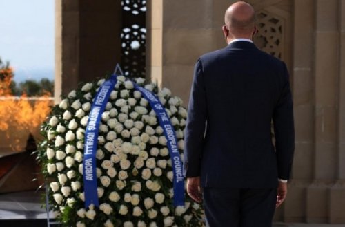 Avropa İttifaqı Şurasının Prezidenti Şəhidlər Xiyabanını ziyarət edib