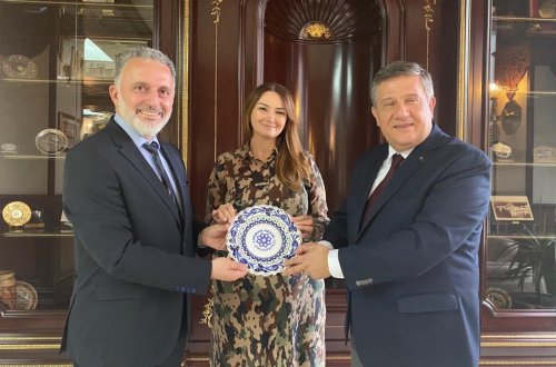 Qənirə Paşayeva Lokman Həkim Universitetinin nümayəndə heyəti ilə görüşüb