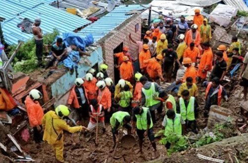 Hindistanda sürüşmə nəticəsində 25 nəfər ölüb - VİDEO