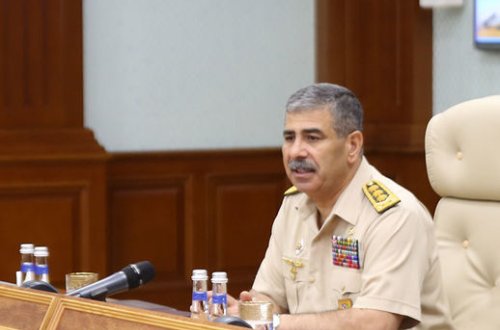 Müdafiə naziri ehtimal olunan erməni təxribatlarının qarşısının alınması üçün göstəriş verdi