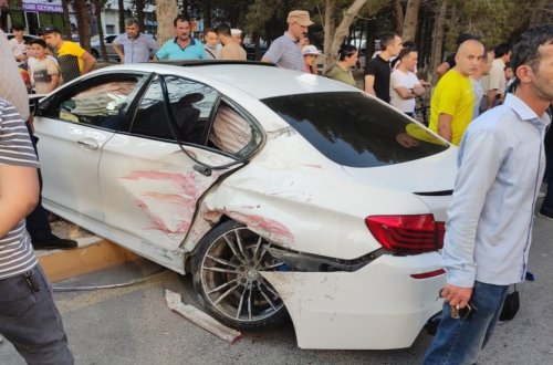 Sumqayıtda toy korteji qəzaya düşüb - FOTO