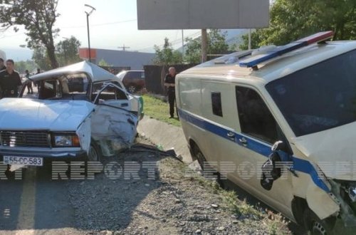 Şəkidə pul daşıyan maşınıla “Jiquli” toqquşdu, xəsarət alanlar var – FOTO