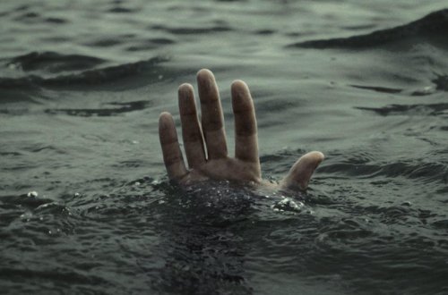 11 yaşlı oğlan dənizdə batdı