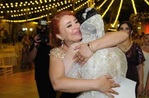 Qızını gəlin köçürən Əməkdar artist kövrəldi - Fotolar