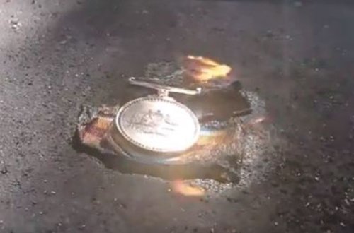 Avstraliyalı veteranlar əfqanlara görə medallarını yandırıblar - VİDEO