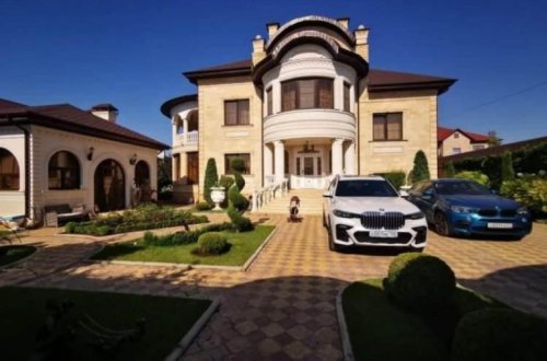 Ölkə şokda: Polis rəisinin evindən qızıl unitaz çıxdı - Rusiyada + FOTO