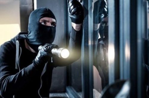 Bakıda film kimi hadisə: Özünü binadan atdı, təcili yardımdan qaçıb ev soydu