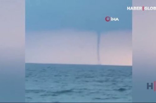 Qara dəniz üzərindəki hava burulğanı görənləri qorxutdu – VİDEO