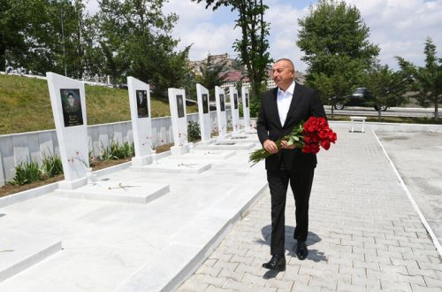 Ильхам Алиев посетил Аллею шехидов в Дашкесане