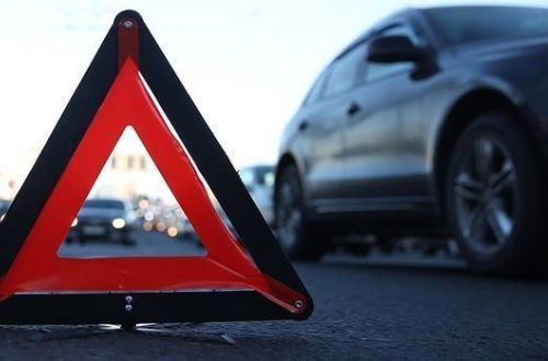 Göygöldə qəza: Avtomobil iki yerə bölündü, yaralılar var