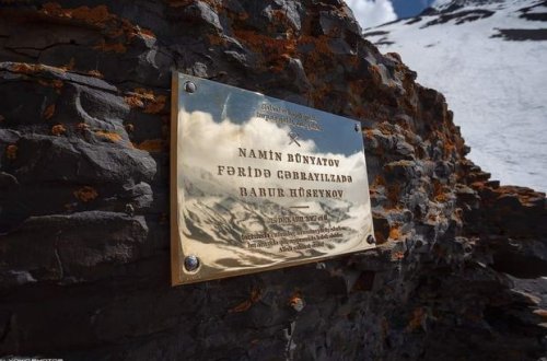 DİN: “Alpinistlərin xatirəsinə quraşdırılan bürünc lövhə tapılıb” - FOTO