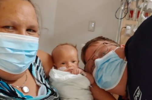 Doğuş ağrısını hiss etdikdə hamilə olduğunu öyrəndi - FOTO