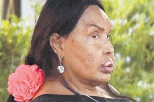 Bülent Ersoy makiyajsız halı ilə 