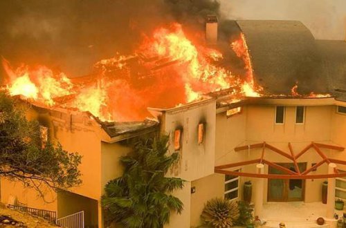 Tanınmış sənətçinin villası yandı: Canlı yayımda əsəblərinə hakim ola bilmədi / VİDEO