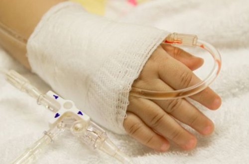 Bakıda 2 yaşlı körpə milçək dərmanı içdi - Vəziyyəti ağırdır