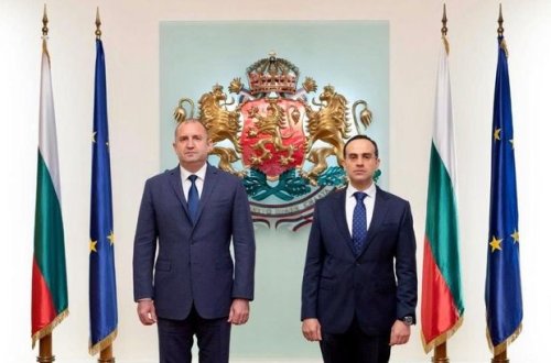 Azərbaycanın Bolqarıstandakı səfiri Hüseyn Hüseynov öz etimadnaməsini Rumen Radevə təqdim edib - FOTO