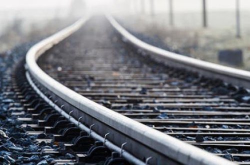 Dəmir yolu vağzalında qadın bıçaqlanaraq öldürüldü