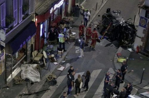 В Париже автомобиль врезался в террасу кафе, есть погибший