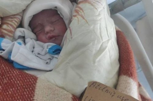 Körpəsini Şəhidlər xiyabanına atan qadın danışdı: “Yoldaşım uşağın ondan olmağına inanmır” - FOTO