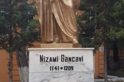Ağdaşda Nizami Gəncəvinin abidəsi ətrafında bərpa işləri aparılmışdır