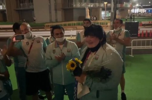 İrina Kindzerska Olimpiya kəndində alqışlarla qarşılanıb – VİDEO