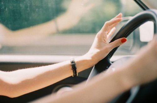 В Баку пьяная женщина-водитель совершила ДТП - ФОТО