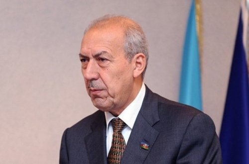 Azərbaycanda keçmiş partiya sədrinin sürücüsü azyaşlı qızı döyüb