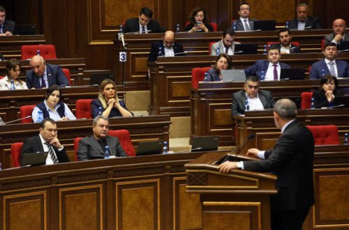 Ermənistanda hakim partiyanın deputatlarına Rusiyaya qarşı açıqlama vermək qadağan olundu