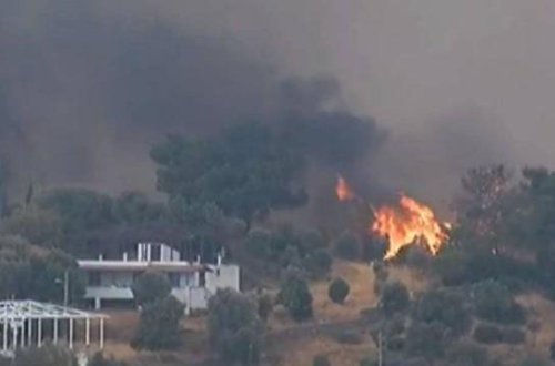 Bodrumda yanğın yaşayış yerlərinə keçir - Video