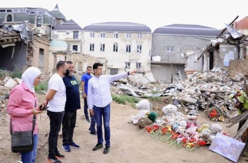 Xarici jurnalistlər Gəncədə erməni cinayətləri ilə tanış olublar - FOTO