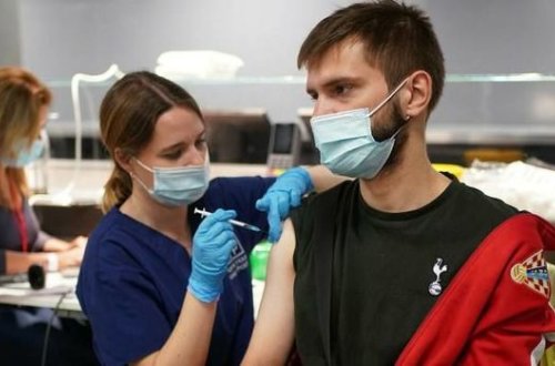 Britaniyada peyvənd olunan gənclərə pulsuz pizza və taksi xidməti təklif olunur