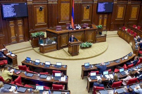 Ermənistan parlamenti yeni tərkibdə işə başladı
