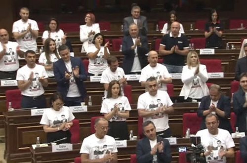 Ermənistan parlamentinin ilk iclasında deputatlar mübahisəyə qalxdı: Həsənov iclasa fasilə verdi