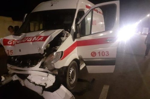 Bakıda təcili yardım maşını qəzaya düşdü, altı nəfər yaralandı