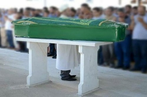 Kişi öz dəfnində ayıldı - FOTO