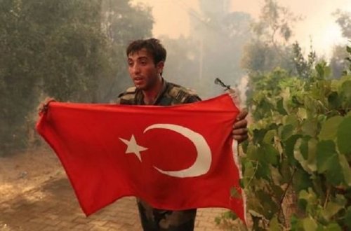 Türk bayrağını xilas etməklə gündəm olan Kamil 2015-ci ildə... (FOTO/VİDEO)