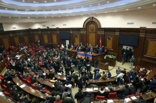 Ermənistan parlamenti qərara gələ bilmir
