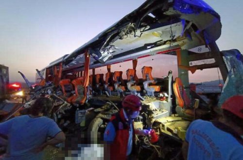 В ДТП с автобусом на западе Турции погибли девять человек - ФОТО
