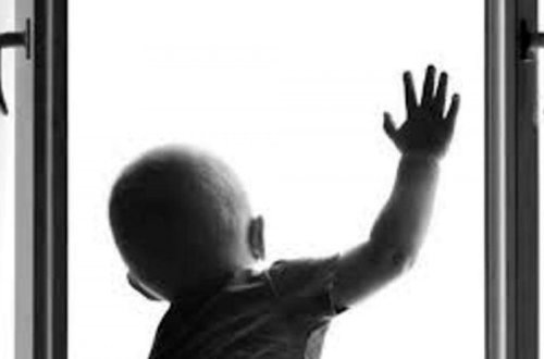 Sabirabadda azyaşlı 3-cü mərtəbədən yıxılıb