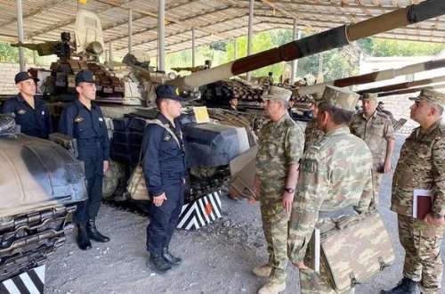 Müdafiə naziri Kəlbəcər və Laçındakı hərbi hissələrdə olub - FOTO/VİDEO