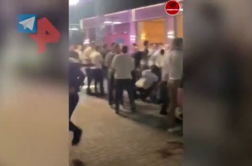 Rusiyada restoranın işçiləri ilə qonaqlar arasında kütləvi dava oldu - VİDEO