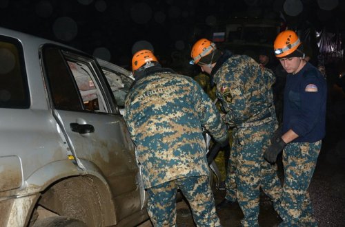 Ermənistanda rus hərbçilər qəzaya düşüb, ölən və yaralılar var