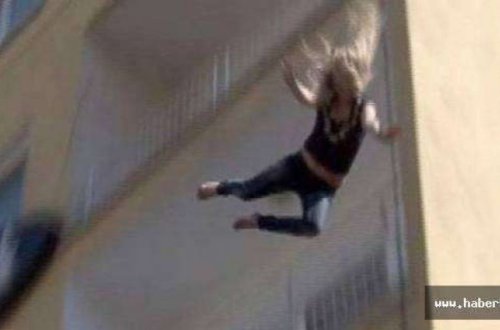 Ana qızını varlı adamla evlənmədiyi üçün öldürüb, 5-ci mərtəbədən atdı