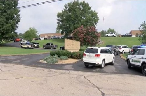 ABŞ-da küçədə naməlum silahlı şəxsin görünməsi səbəbilə yaxınlıqdakı məktəblər bağlanıb