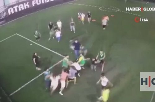 Futbol həvəskarlarının görüşü kütləvi dava ilə bitdi - VİDEO